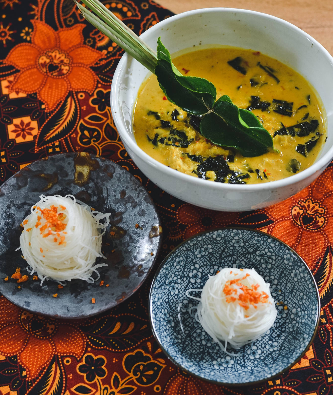 https://www.devasom.com/khaolak/wp-content/uploads/sites/3/2022/10/local-thai-cuisine-khao-lak-crab-curry.jpg